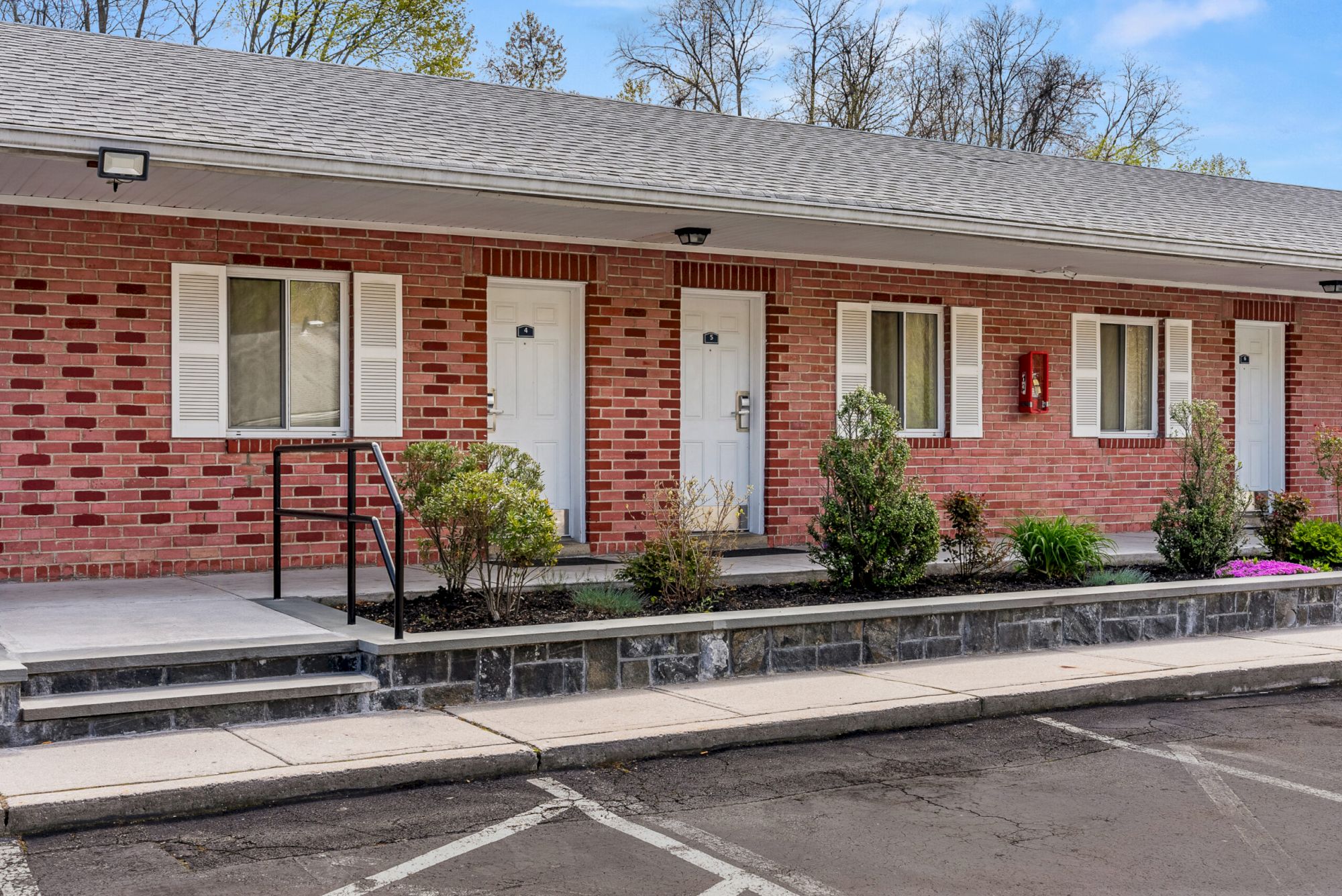 Ardsley Acres Hotel Court