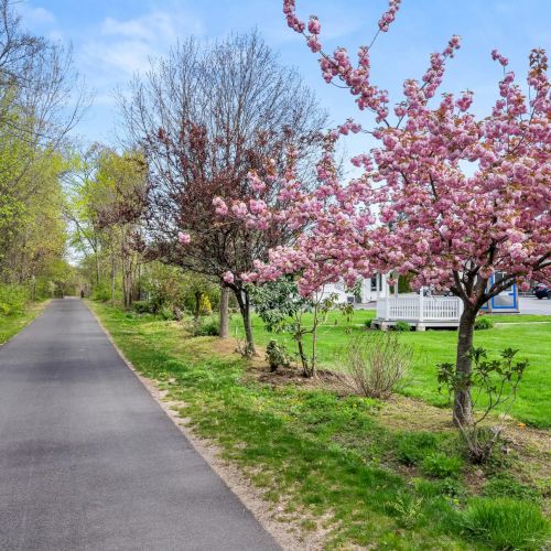 Ardsley Acres Hotel Court